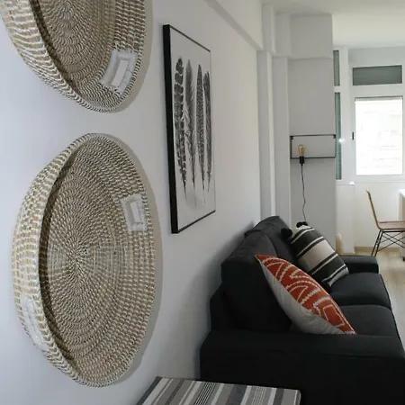 Bairro Azul - Av. Ressano Garcia דירה