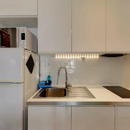 Bairro Azul - Av. Ressano Garcia * ליסבון