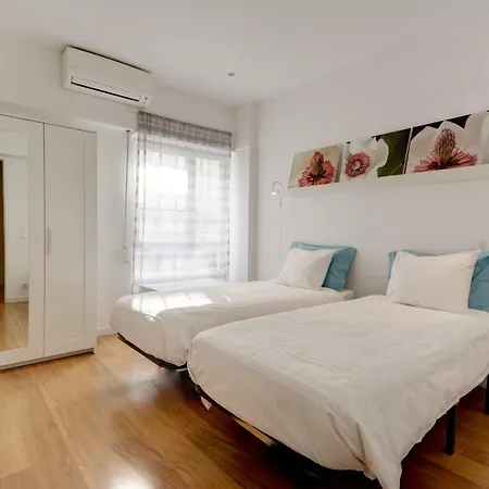 Bairro Azul - Av. Ressano Garcia דירה *